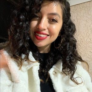 Meet your Posher, Daniela